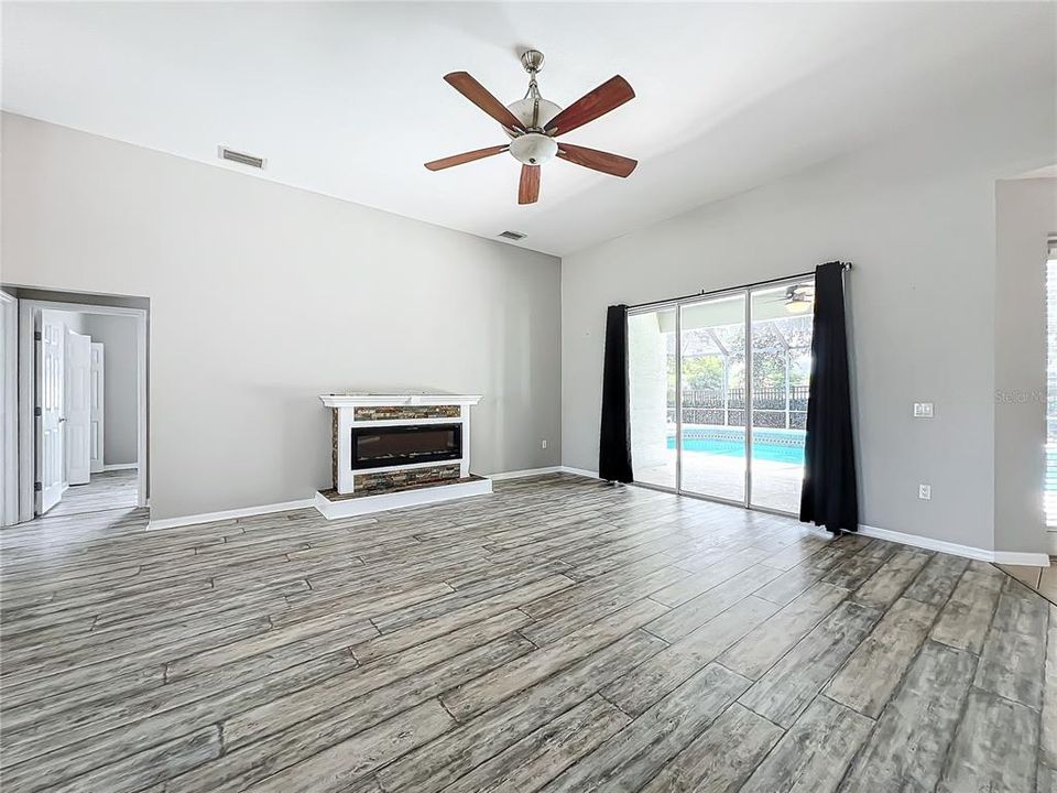 For Sale: $410,000 (4 beds, 2 baths, 2102 Square Feet)