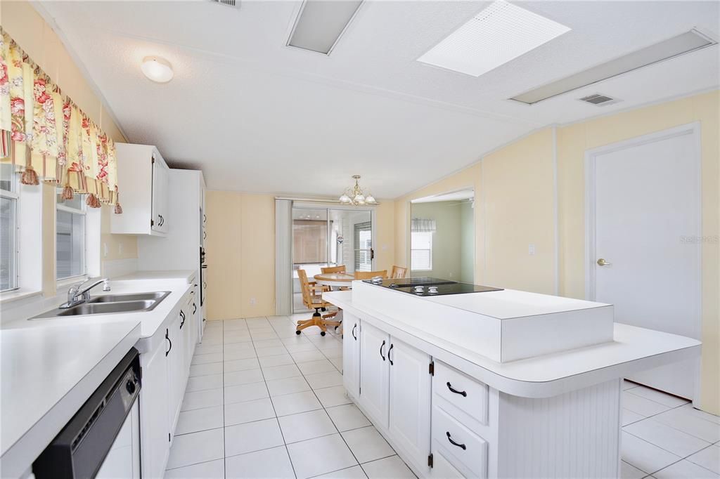 For Sale: $295,000 (3 beds, 2 baths, 1900 Square Feet)