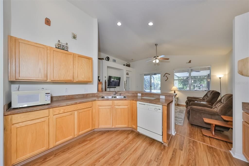 Active With Contract: $379,000 (3 beds, 2 baths, 1833 Square Feet)