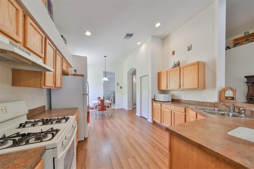 Active With Contract: $379,000 (3 beds, 2 baths, 1833 Square Feet)