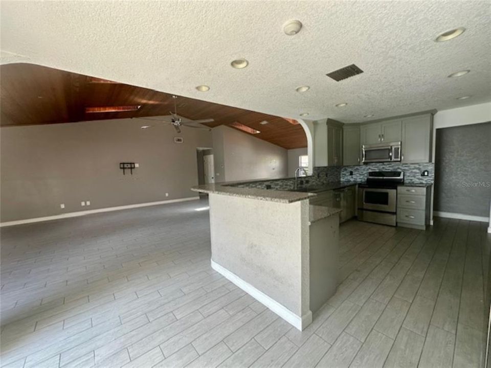 For Sale: $445,000 (4 beds, 2 baths, 2385 Square Feet)