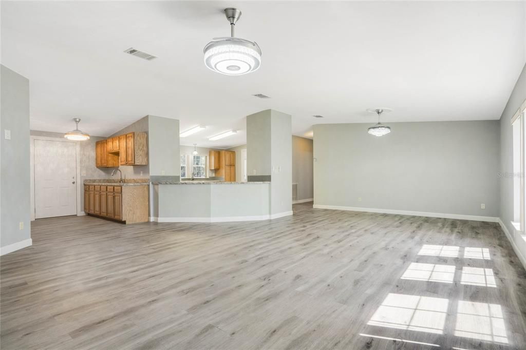 Active With Contract: $260,000 (4 beds, 2 baths, 2046 Square Feet)