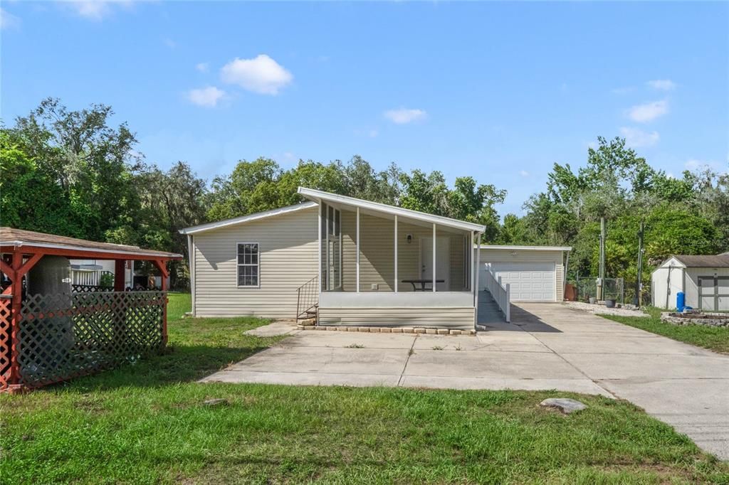 For Sale: $285,000 (4 beds, 2 baths, 2046 Square Feet)