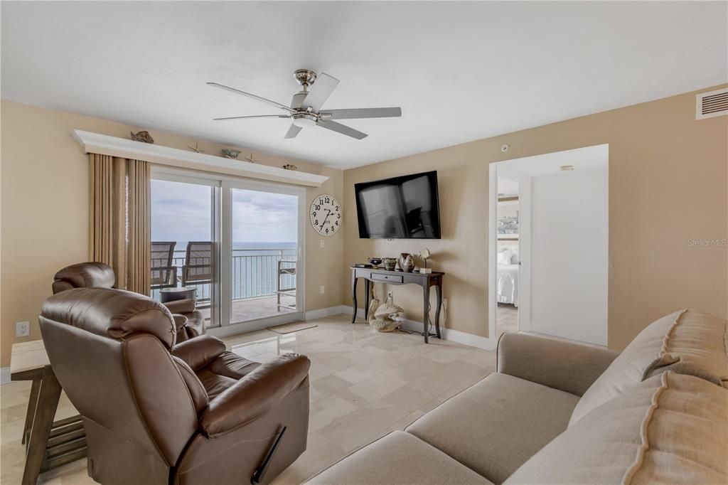 For Sale: $575,000 (2 beds, 2 baths, 1440 Square Feet)