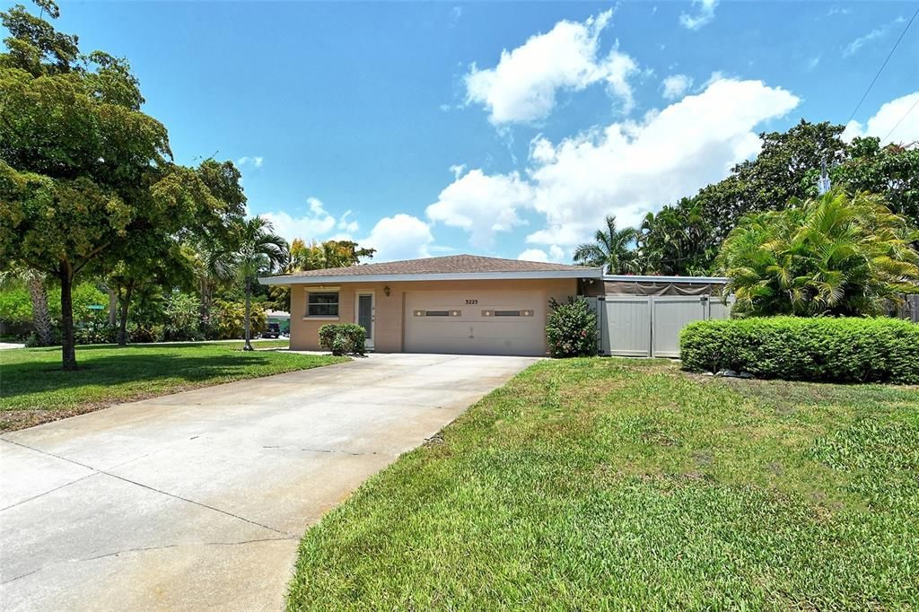 For Sale: $629,000 (3 beds, 2 baths, 1690 Square Feet)