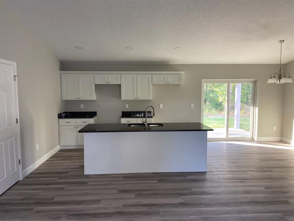 Active With Contract: $259,900 (3 beds, 2 baths, 1438 Square Feet)