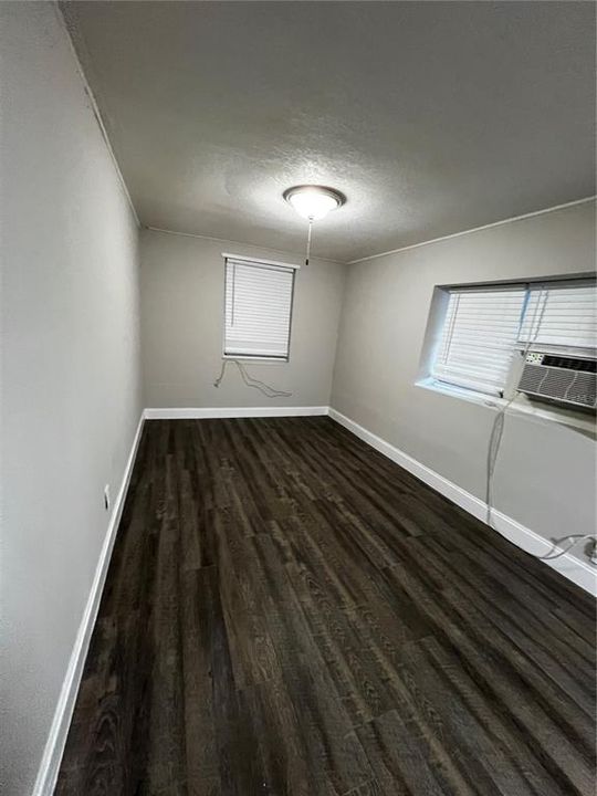 For Rent: $1,300 (1 beds, 1 baths, 550 Square Feet)