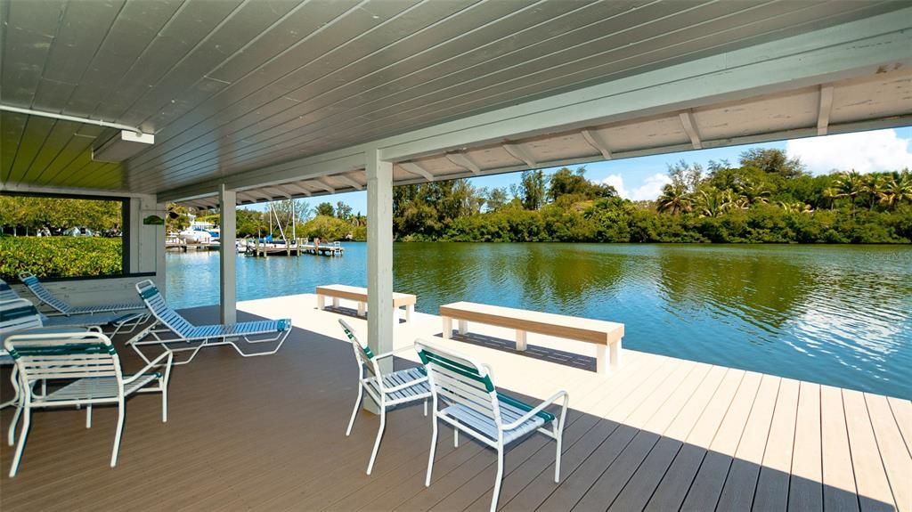 SECLUDED BOAT HOUSE PERFECT FOR FISHING OR BOOK CLUB MEETINGS