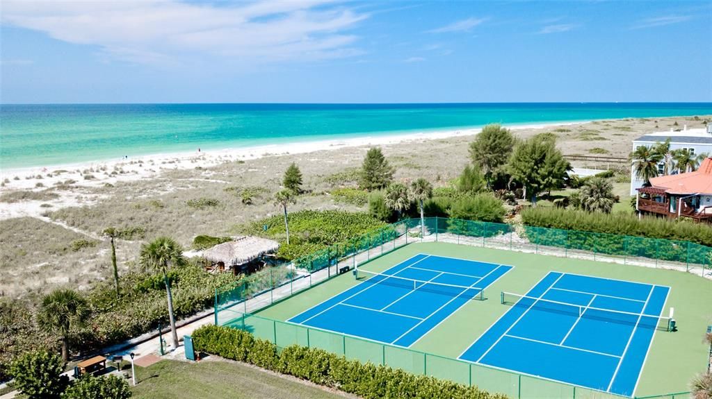 TENNIS & PICKLEBALL COURTS NEXT TO THE BEACH