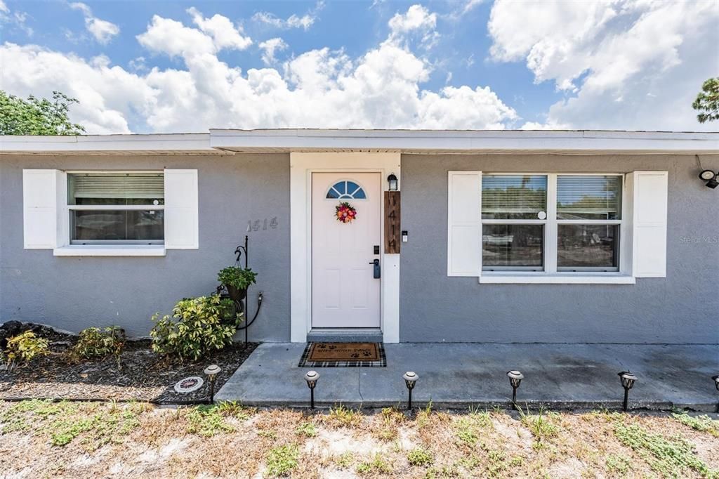 For Sale: $234,900 (2 beds, 1 baths, 816 Square Feet)