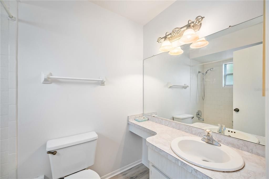For Sale: $365,000 (3 beds, 2 baths, 1252 Square Feet)