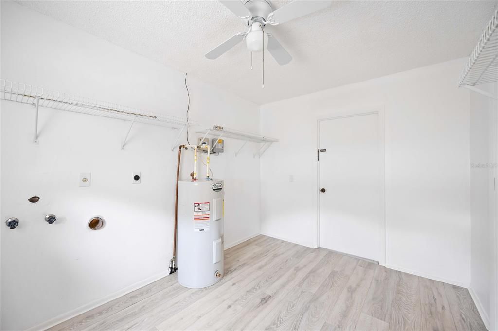 For Sale: $365,000 (3 beds, 2 baths, 1252 Square Feet)