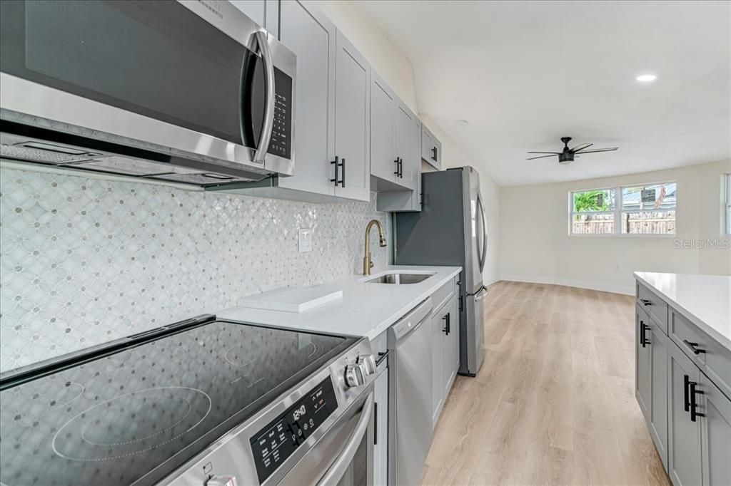 For Sale: $639,900 (2 beds, 1 baths, 844 Square Feet)