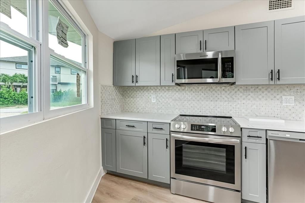 For Sale: $639,900 (2 beds, 1 baths, 844 Square Feet)