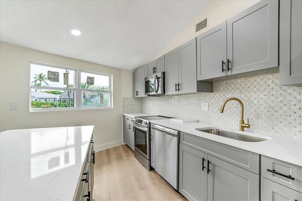 For Sale: $639,900 (2 beds, 1 baths, 844 Square Feet)