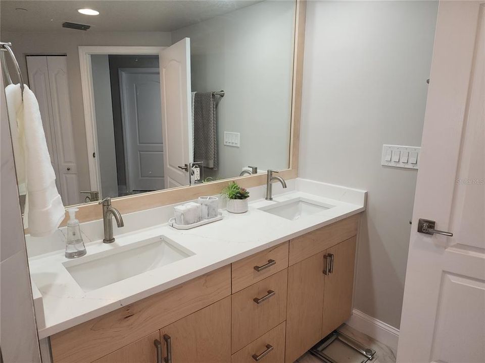 BEDROOM DOUBLE SINK