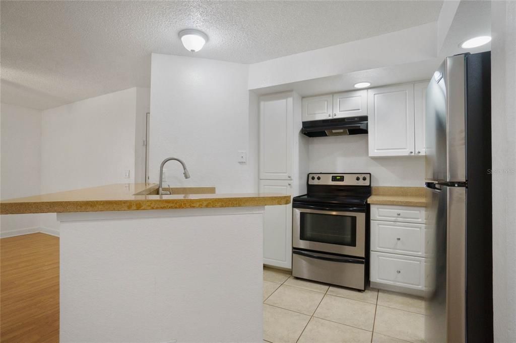 Active With Contract: $150,000 (1 beds, 1 baths, 735 Square Feet)