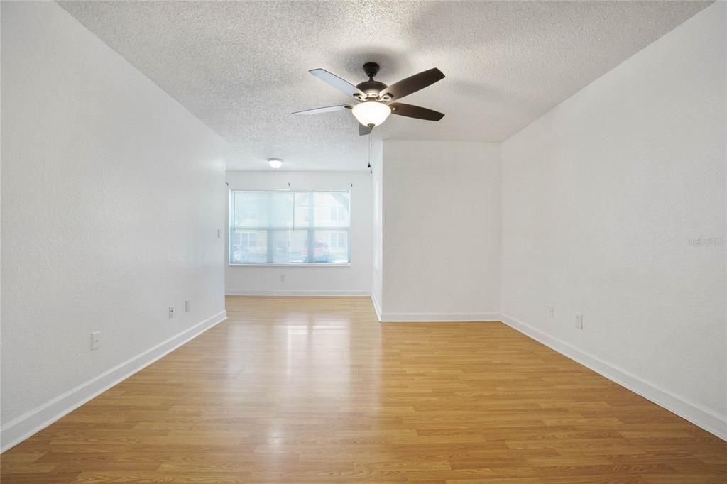 Active With Contract: $150,000 (1 beds, 1 baths, 735 Square Feet)