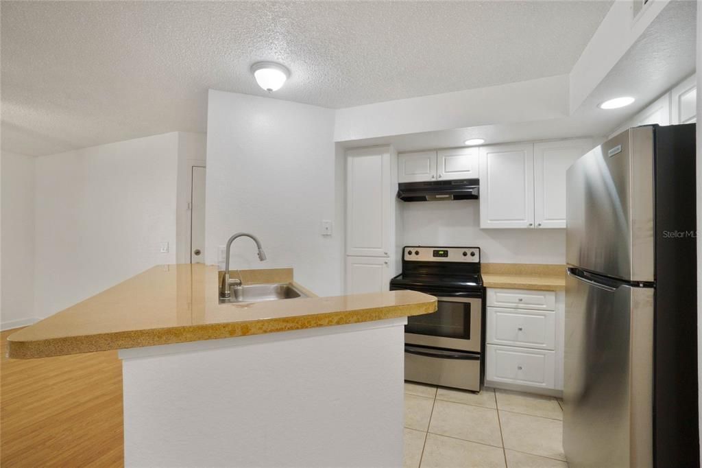 Active With Contract: $150,000 (1 beds, 1 baths, 735 Square Feet)