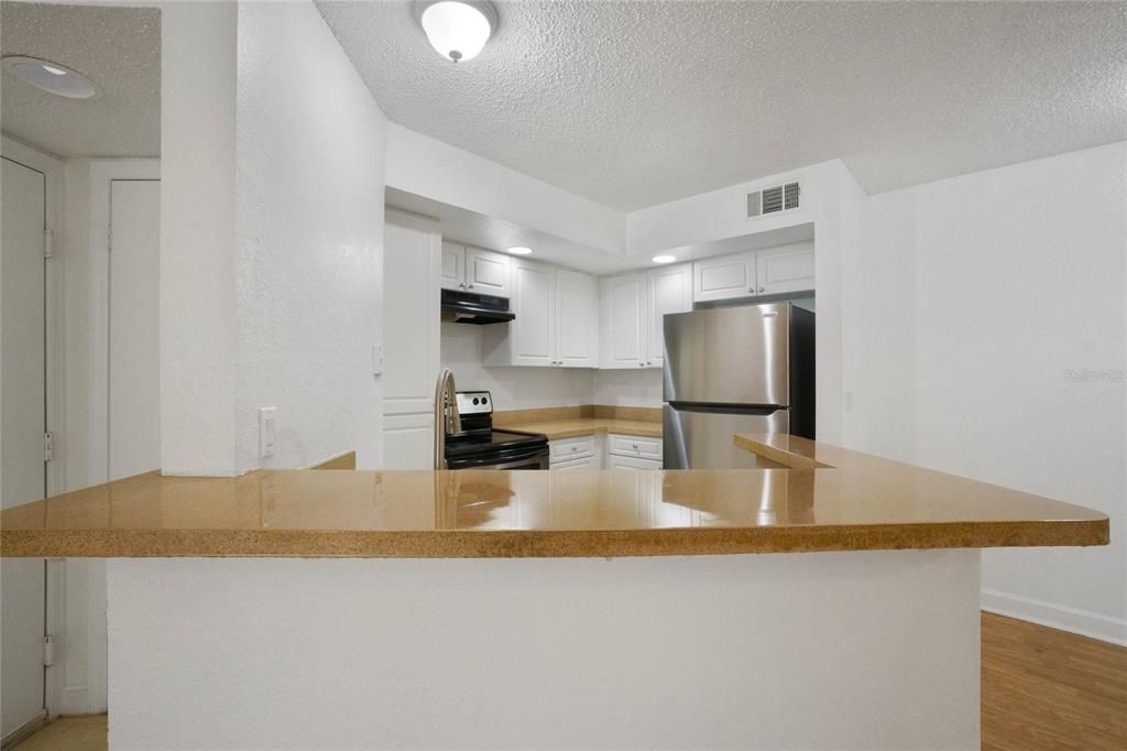 Active With Contract: $150,000 (1 beds, 1 baths, 735 Square Feet)