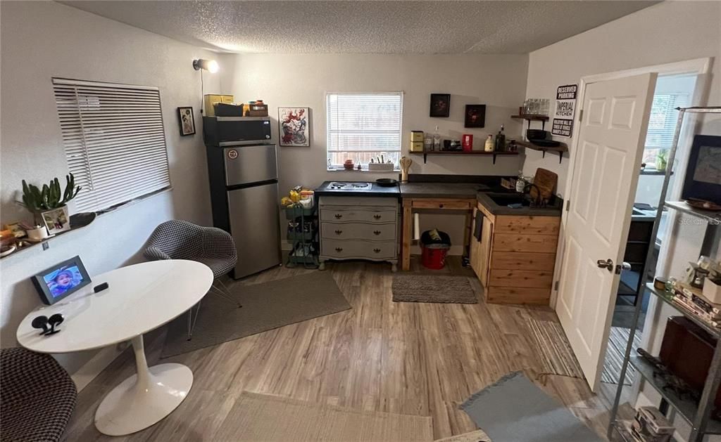 For Rent: $1,350 (1 beds, 1 baths, 665 Square Feet)