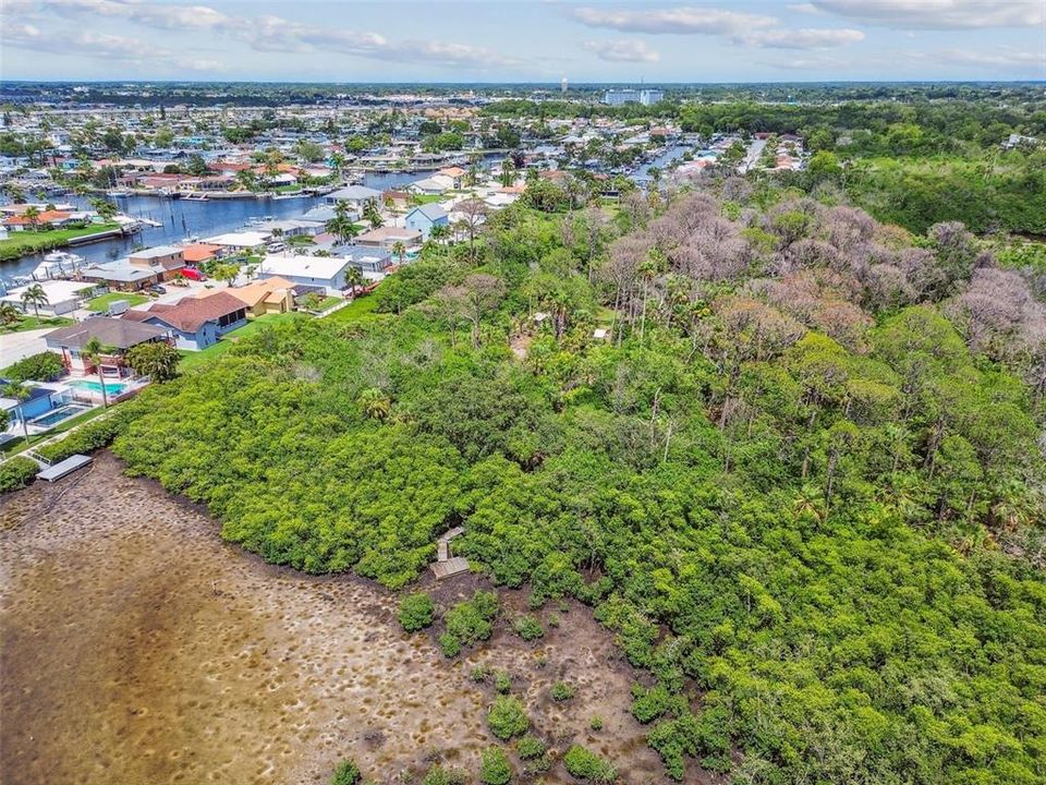 На продажу: $850,000 (10.12 acres)