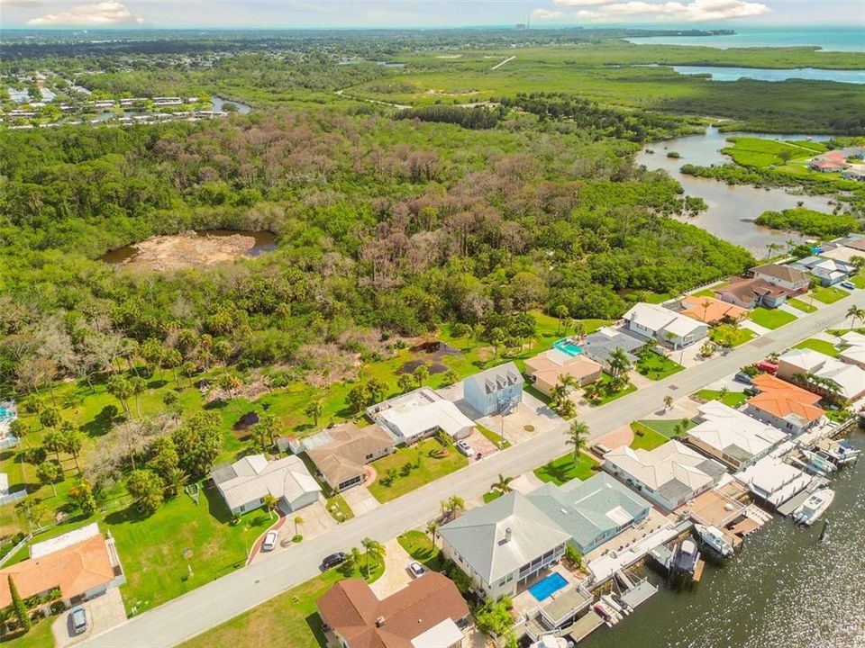 На продажу: $850,000 (10.12 acres)