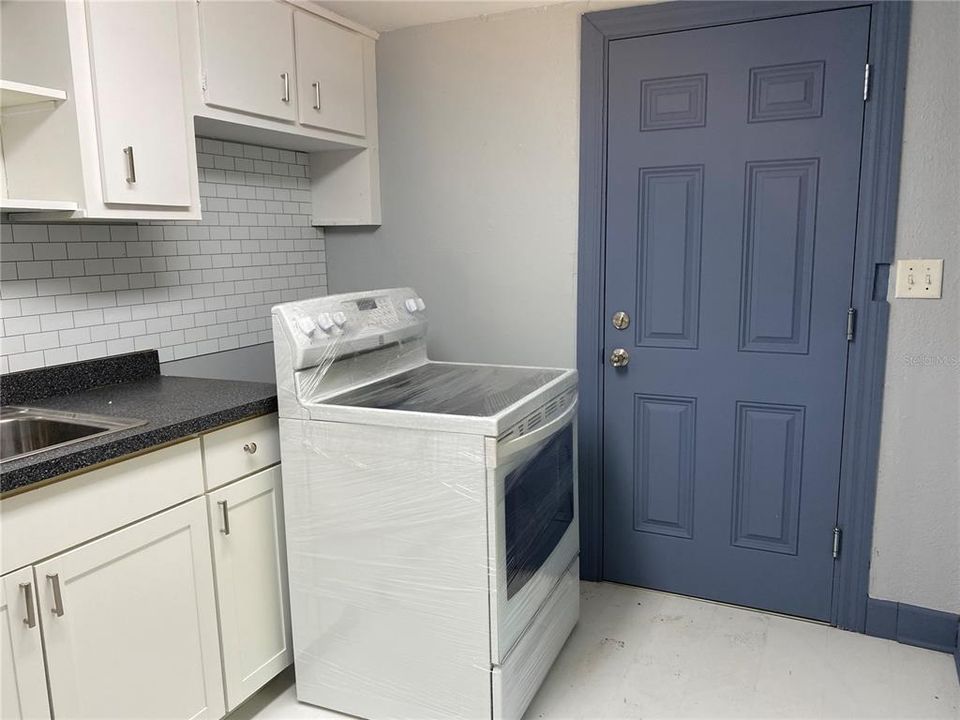 Recently Rented: $1,350 (2 beds, 1 baths, 754 Square Feet)