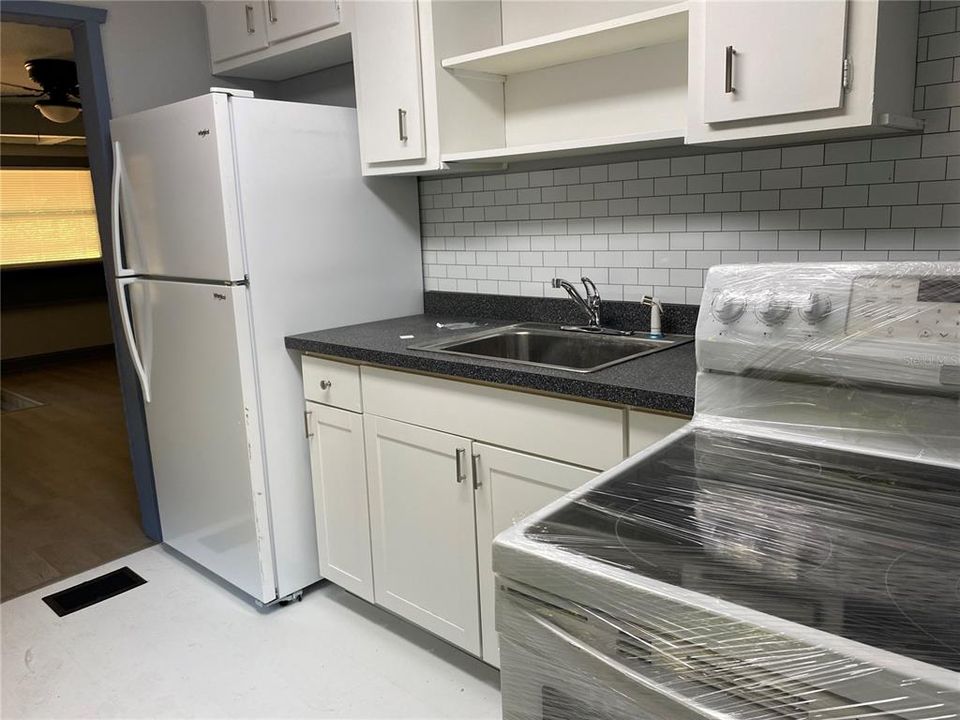 Recently Rented: $1,350 (2 beds, 1 baths, 754 Square Feet)