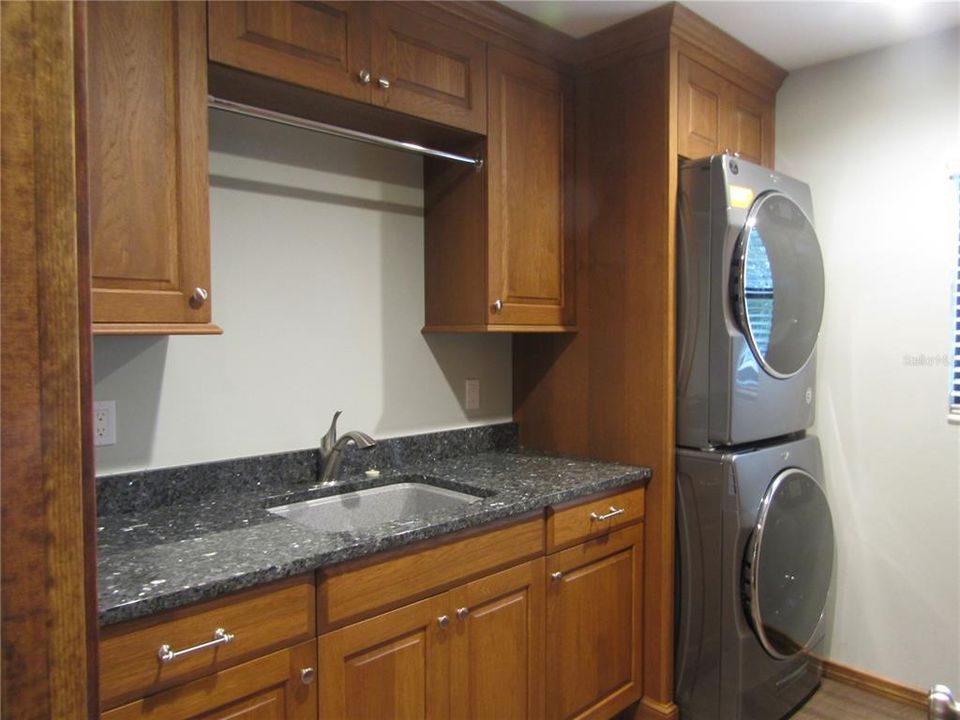 For Rent: $3,300 (2 beds, 2 baths, 1387 Square Feet)