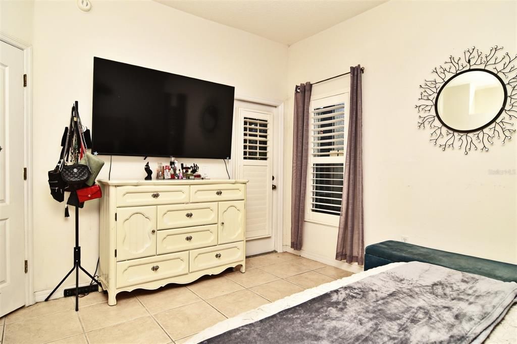 For Sale: $265,000 (3 beds, 2 baths, 1230 Square Feet)