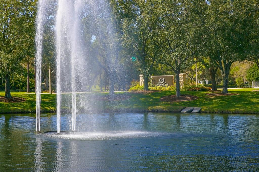 Laurel Oak Entry - Lake & Fountains