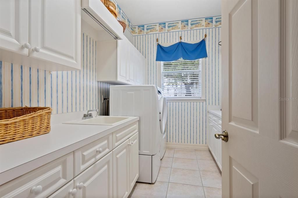 Laundry Room w/ wash basin & folding area