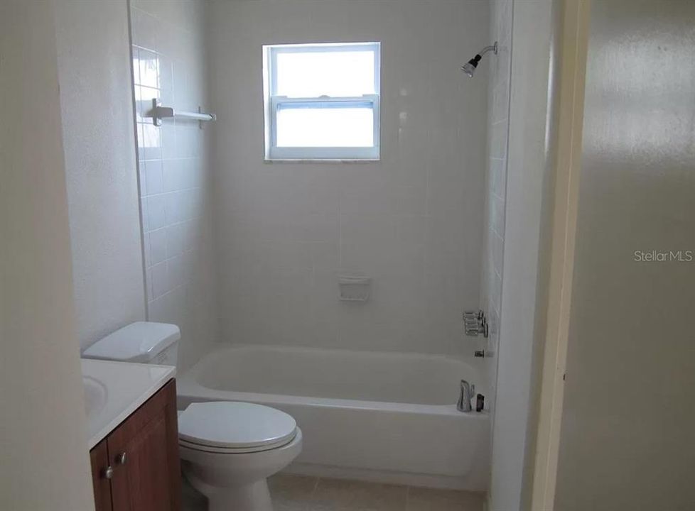 For Rent: $1,995 (3 beds, 1 baths, 946 Square Feet)
