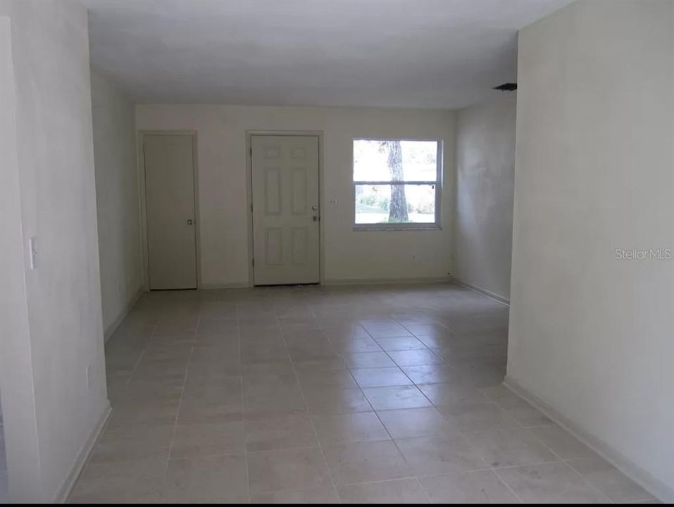 For Rent: $1,995 (3 beds, 1 baths, 946 Square Feet)