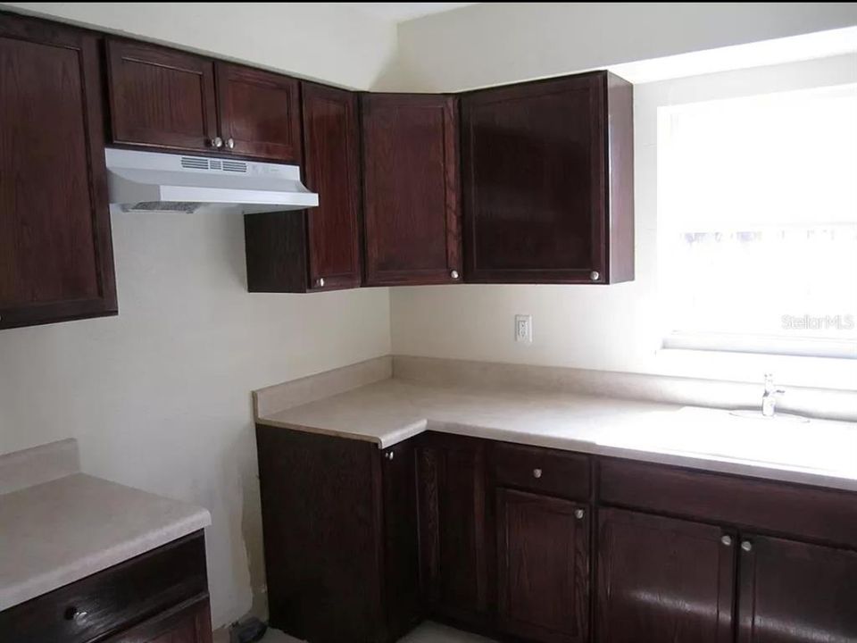For Rent: $1,995 (3 beds, 1 baths, 946 Square Feet)
