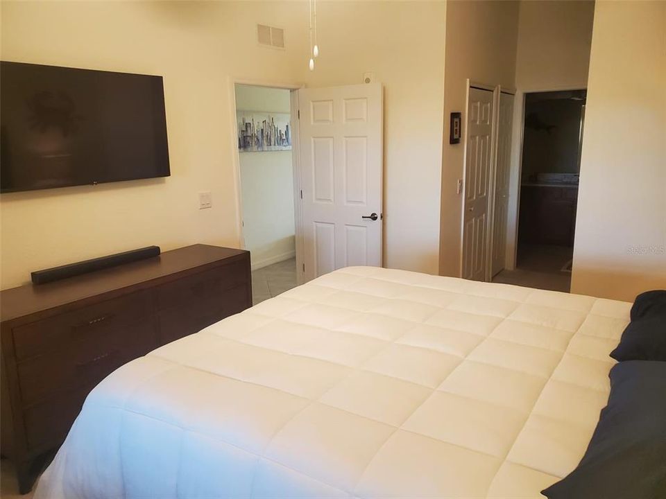 For Rent: $2,500 (2 beds, 2 baths, 1336 Square Feet)