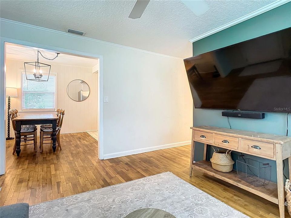 For Sale: $248,000 (3 beds, 1 baths, 1140 Square Feet)