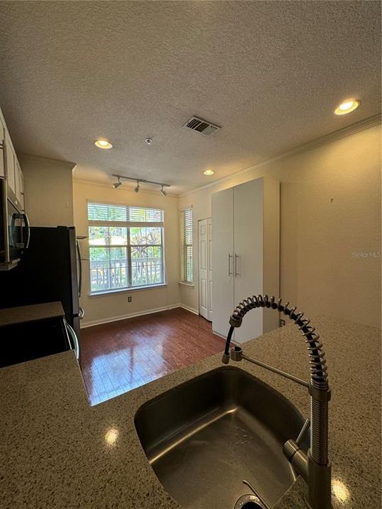 For Rent: $1,775 (1 beds, 1 baths, 645 Square Feet)