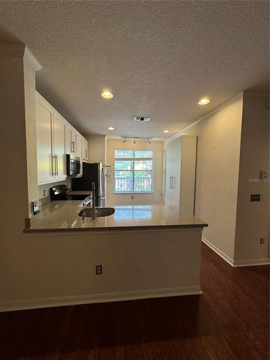 For Rent: $1,775 (1 beds, 1 baths, 645 Square Feet)