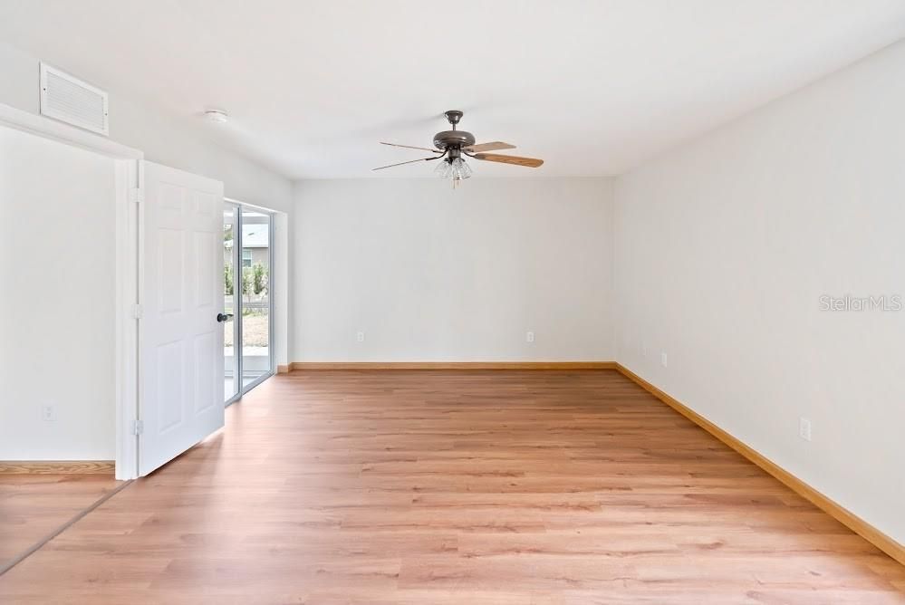 For Sale: $349,900 (3 beds, 2 baths, 1570 Square Feet)