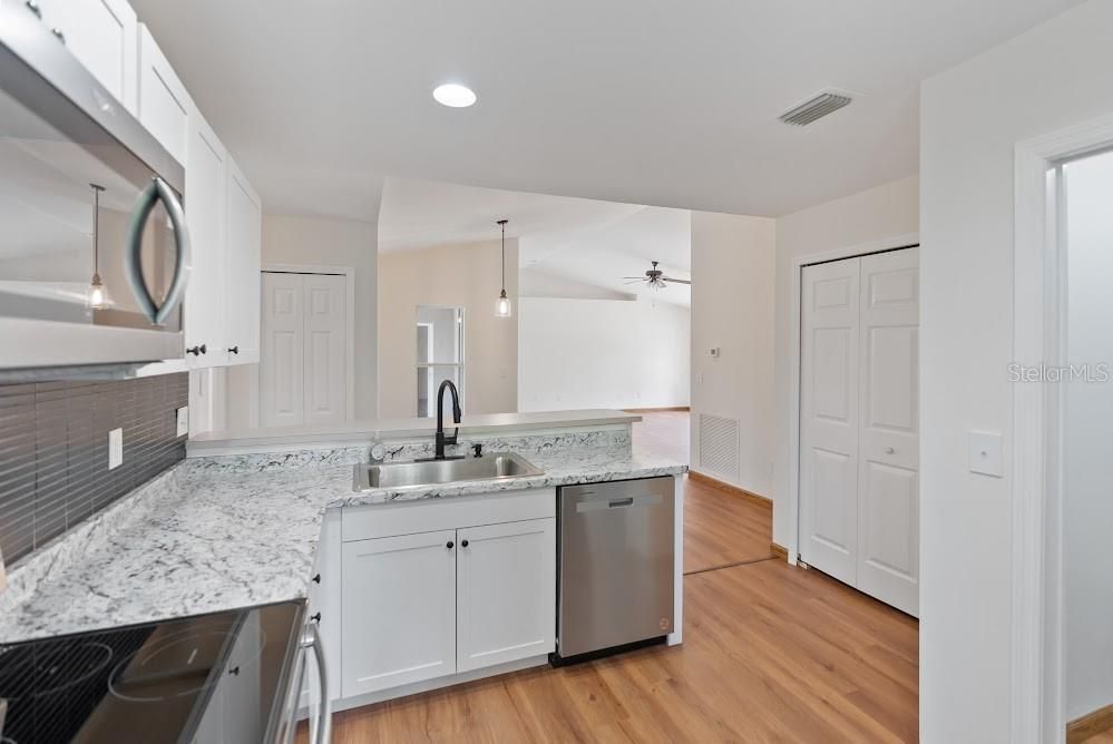 For Sale: $349,900 (3 beds, 2 baths, 1570 Square Feet)