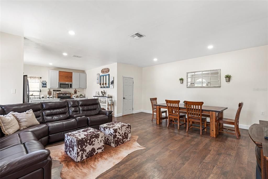 For Sale: $320,000 (3 beds, 2 baths, 2534 Square Feet)