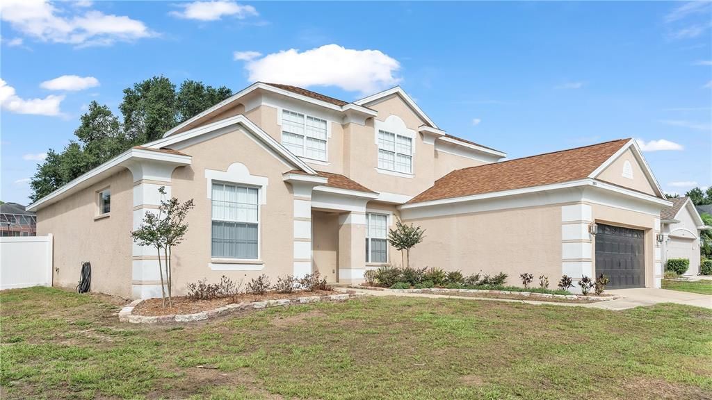 Active With Contract: $2,850 (4 beds, 2 baths, 3050 Square Feet)