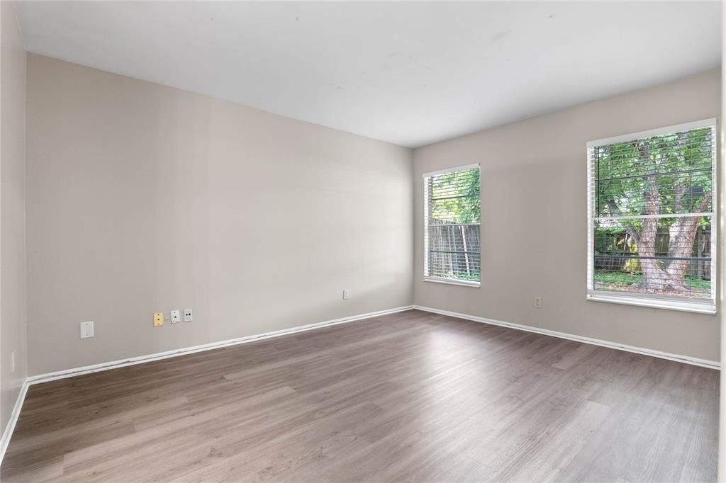 Active With Contract: $330,000 (3 beds, 2 baths, 1311 Square Feet)