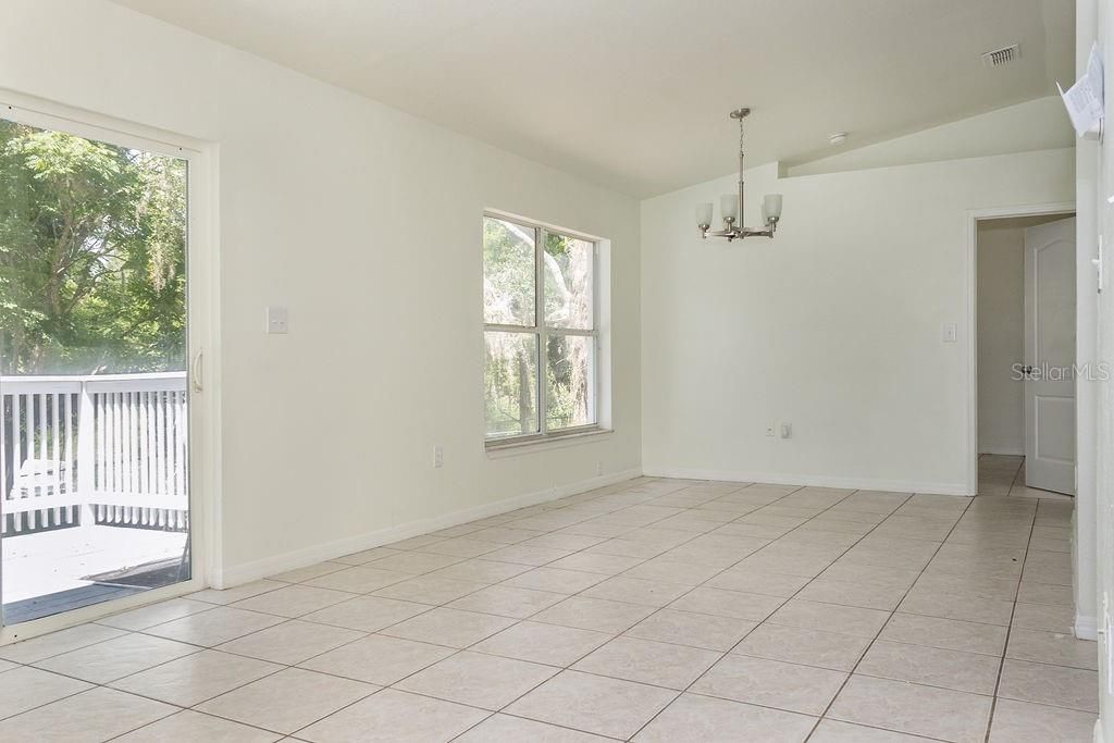 For Rent: $1,825 (3 beds, 2 baths, 1038 Square Feet)