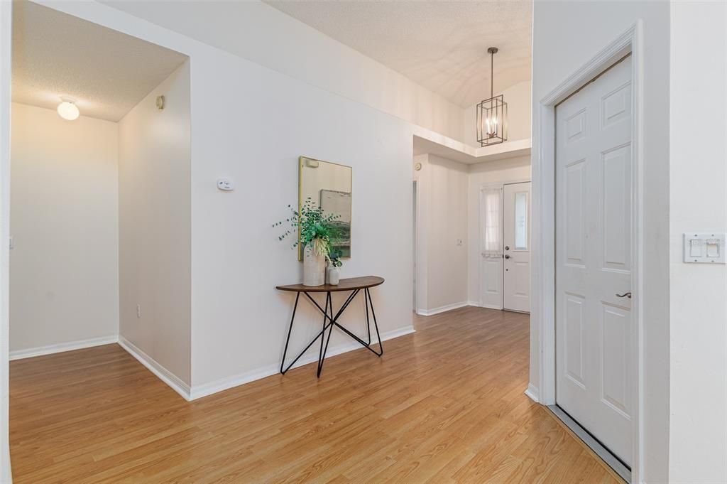 For Sale: $274,900 (2 beds, 2 baths, 1429 Square Feet)