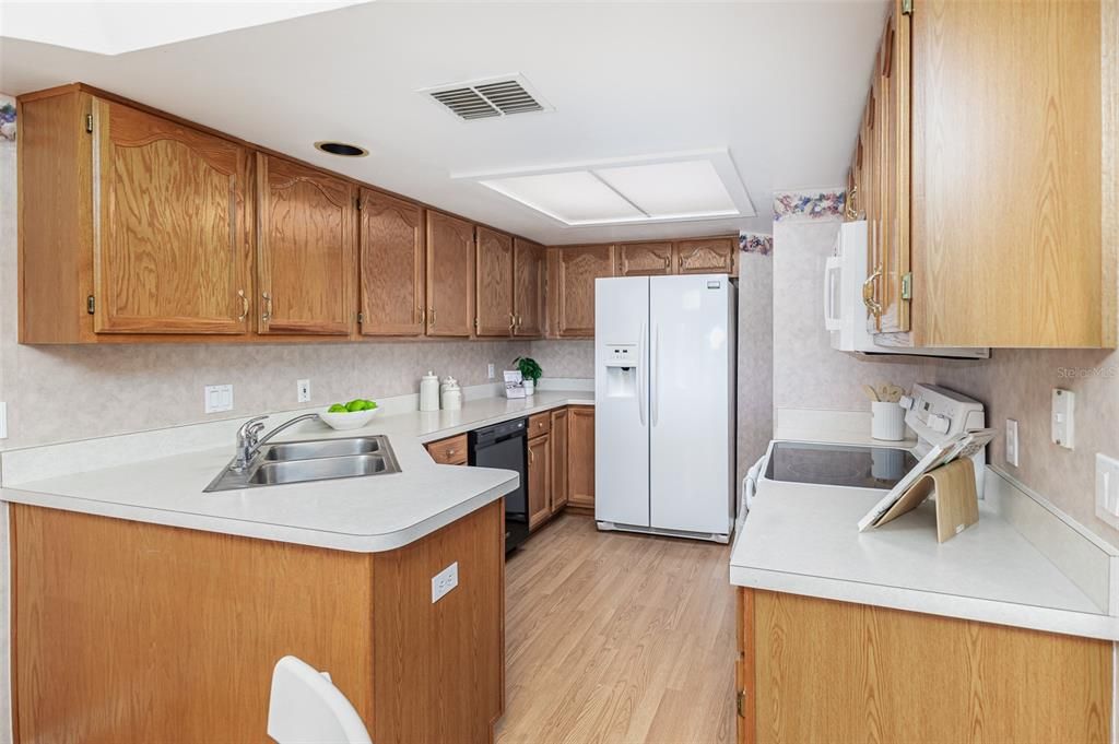 For Sale: $274,900 (2 beds, 2 baths, 1429 Square Feet)