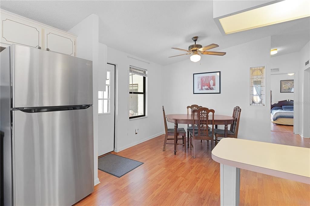 For Sale: $219,900 (2 beds, 2 baths, 1040 Square Feet)