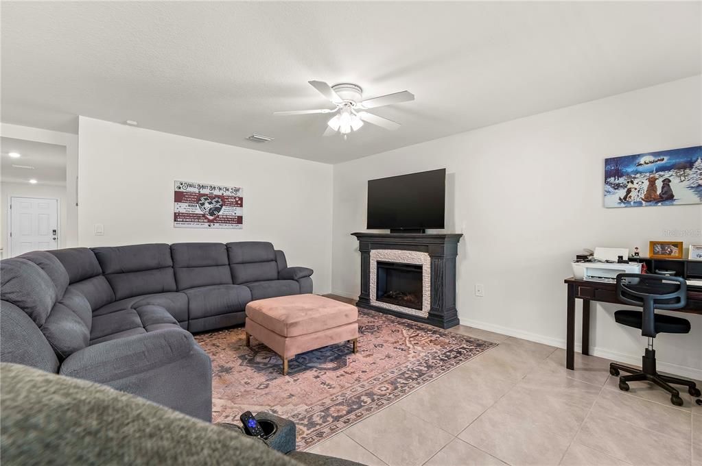 For Sale: $309,000 (3 beds, 2 baths, 1670 Square Feet)